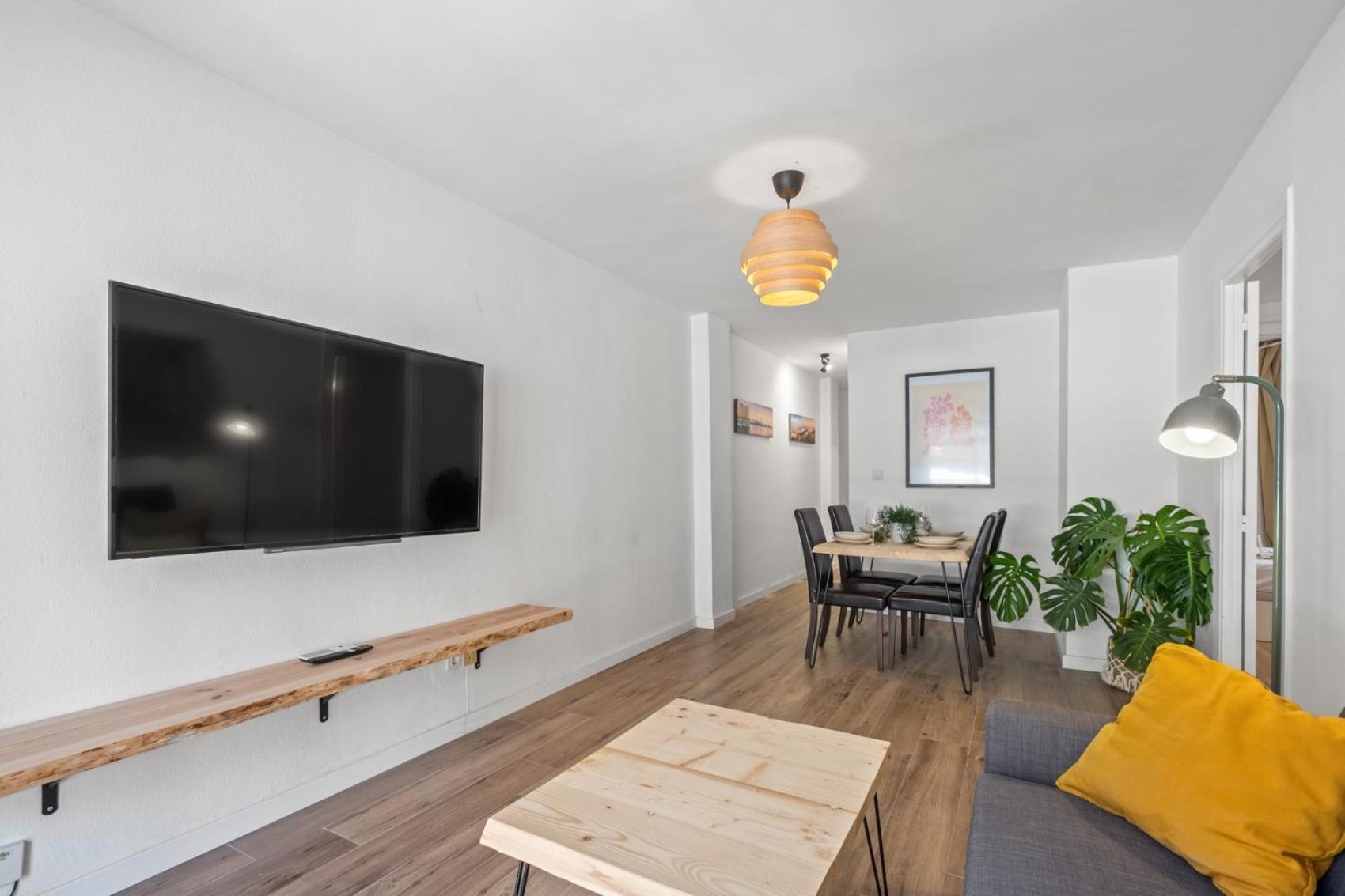Apartamento 3 Dormitorios, 2 Banos Y Balcon