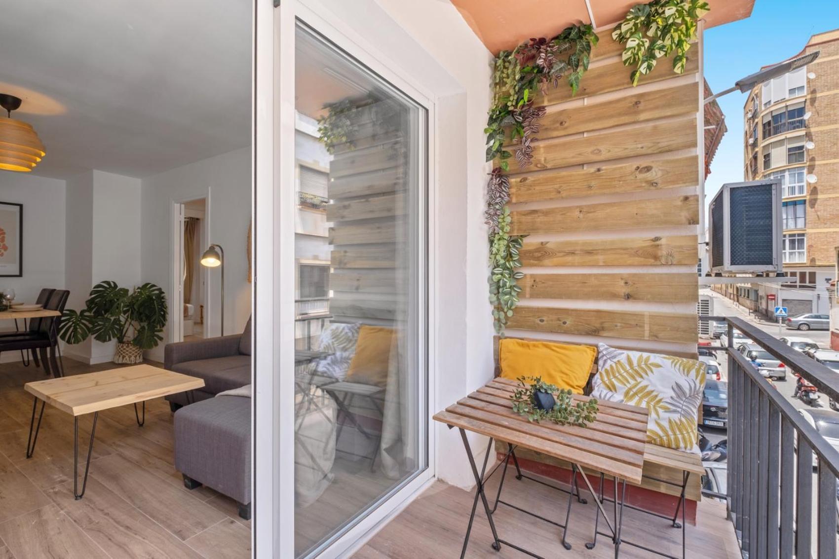 Apartamento 3 Dormitorios, 2 Banos Y Balcon Málaga