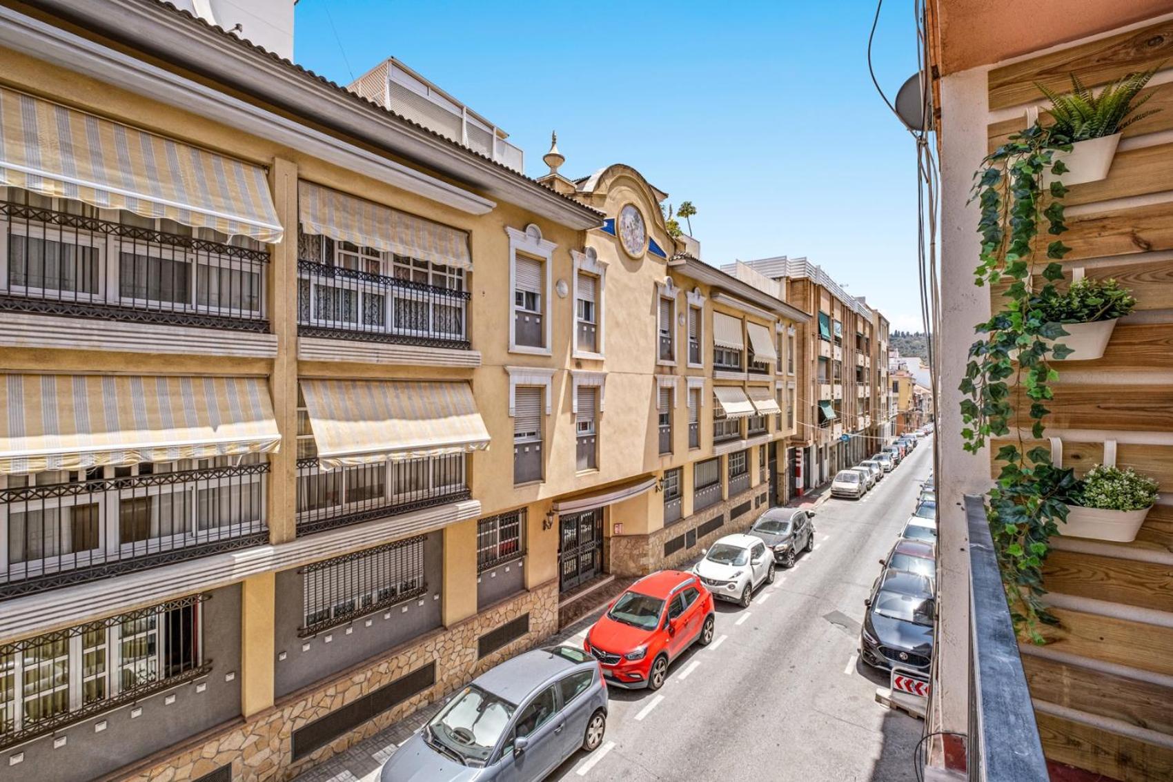 Apartamento 3 Dormitorios, 2 Banos Y Balcon Málaga